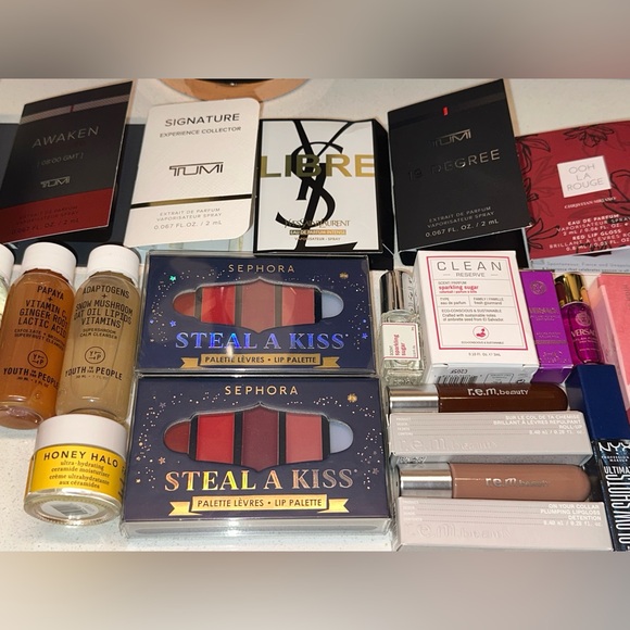 20 Piece Variety Of Make-up, Skincare, & Fragrances - Picture 6 of 7
